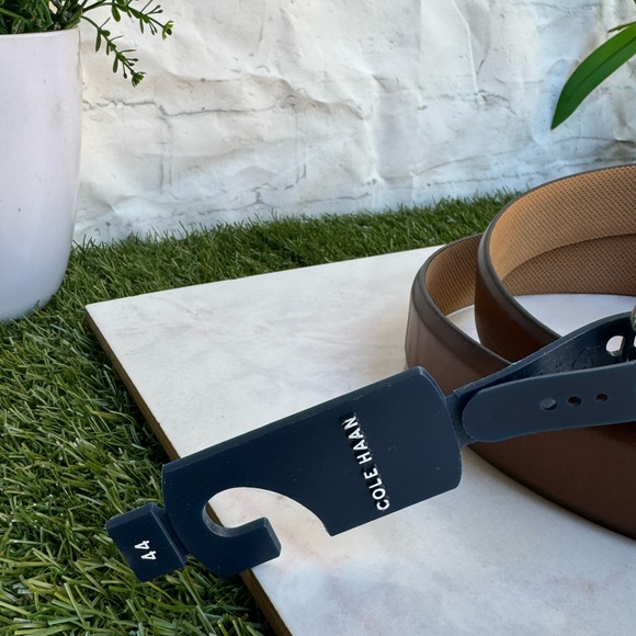 Cole Haan
Men's Harrison Grand Leather Belt Tan New with tags - Picture 10 of 12